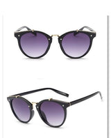 Rivet Gradient Classic Round Sunglasses